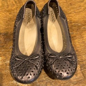 VIONIC perforated metallic bronze leather flats 40